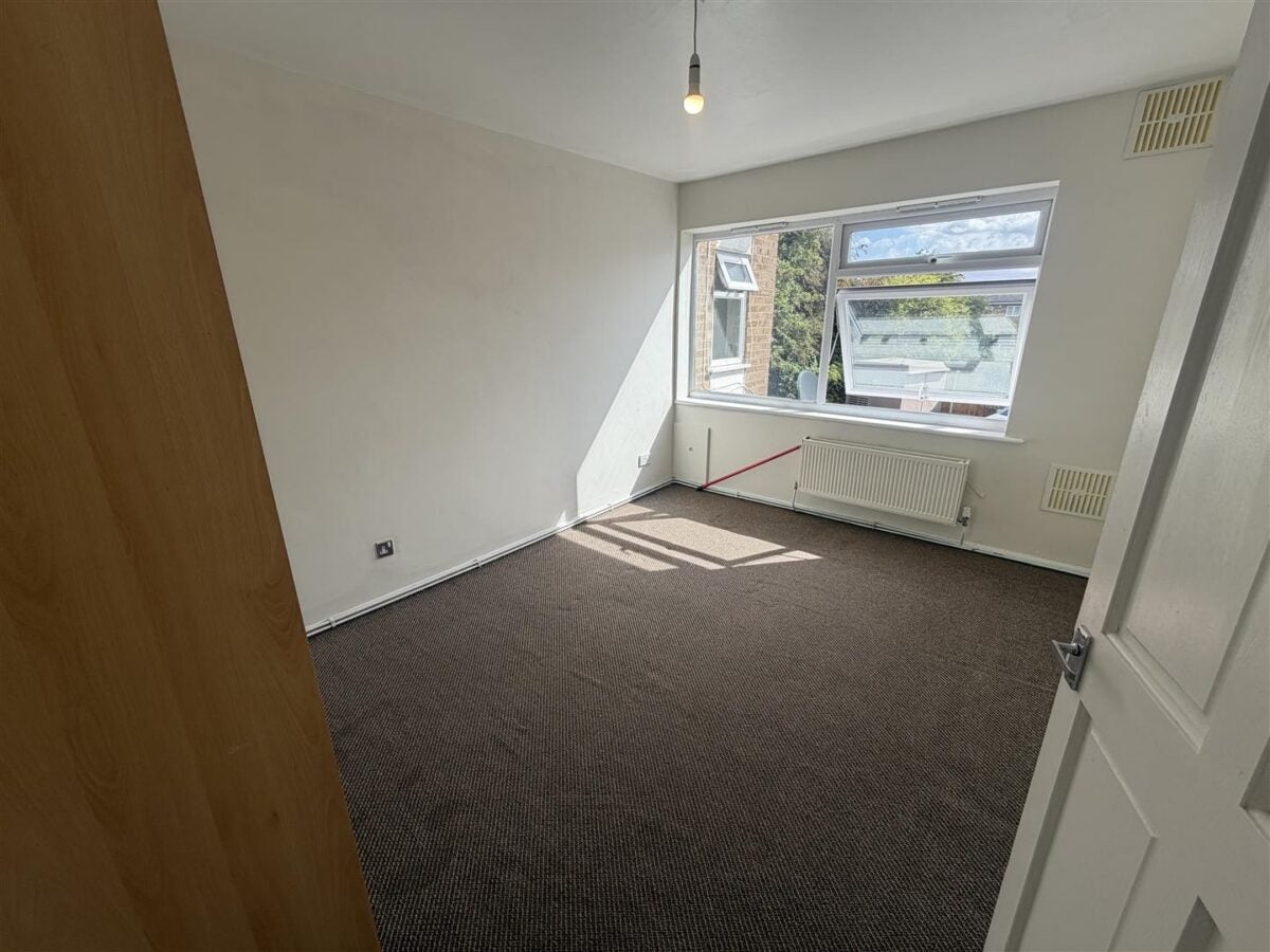 Flat Hadleigh Court in Broxbourne