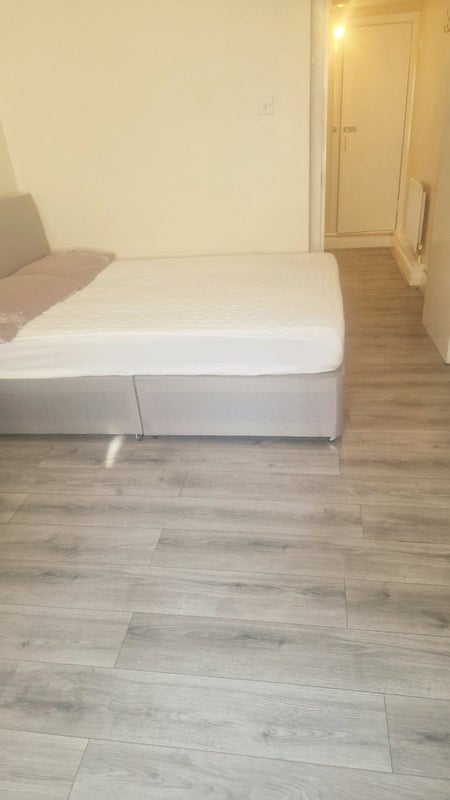 Room Spondon Road in Greater London