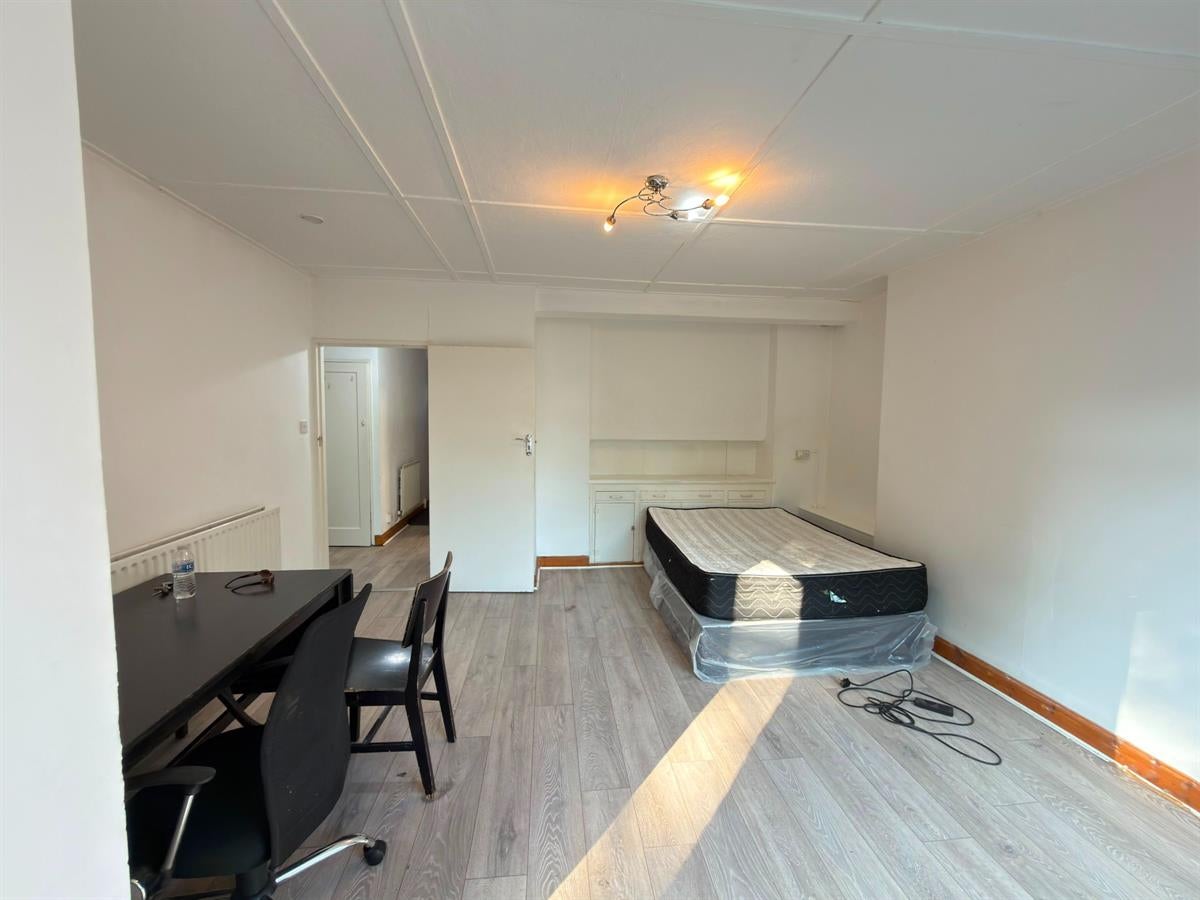 Flat Harrington Square in Greater London