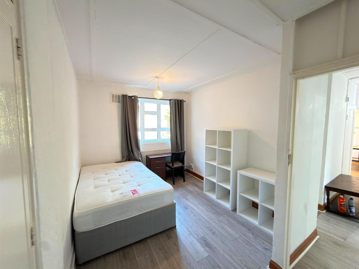 Flat Harrington Square in Greater London