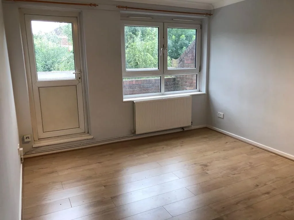 Flat Sheen Road in Greater London