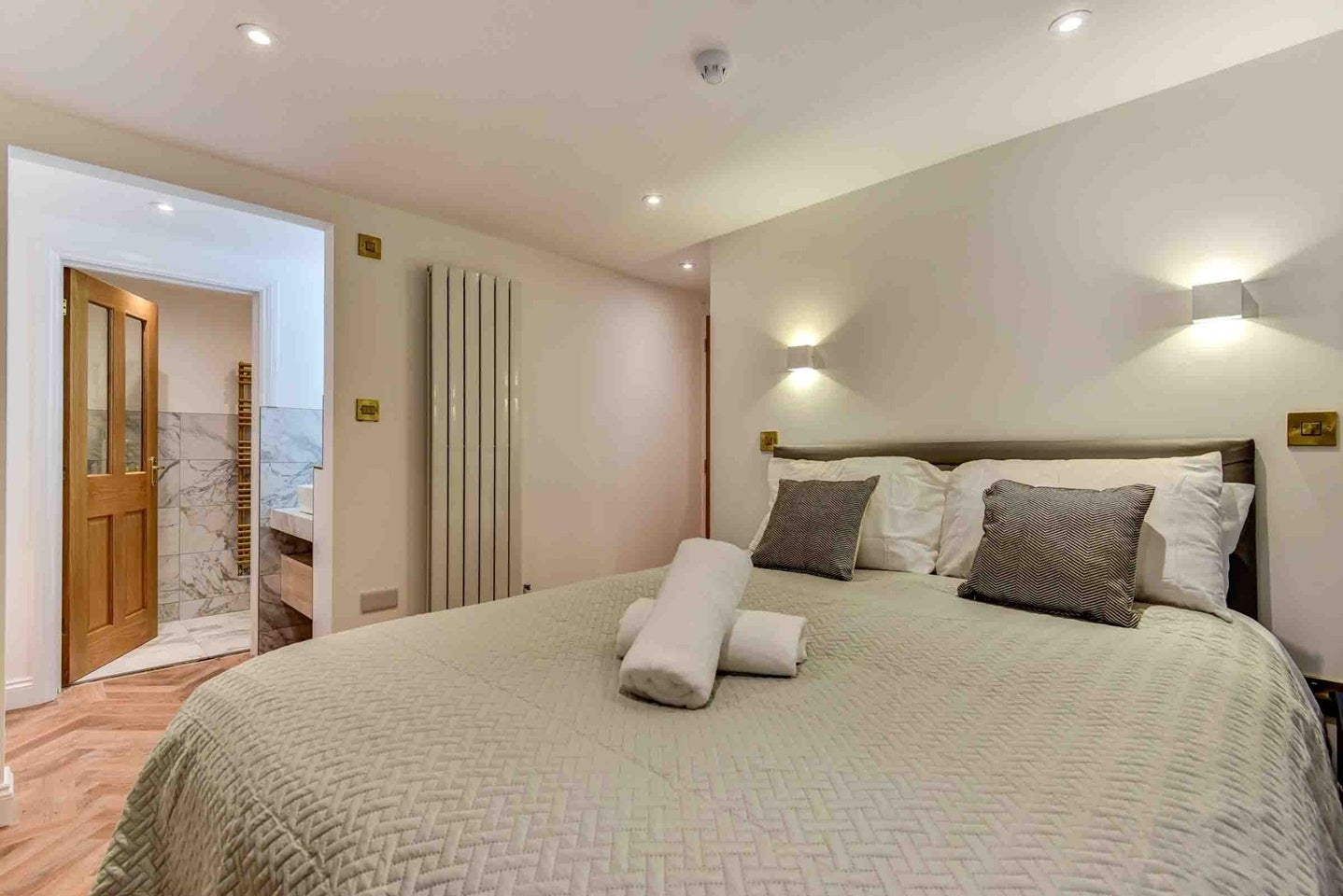 Flat Marine Square in Brighton