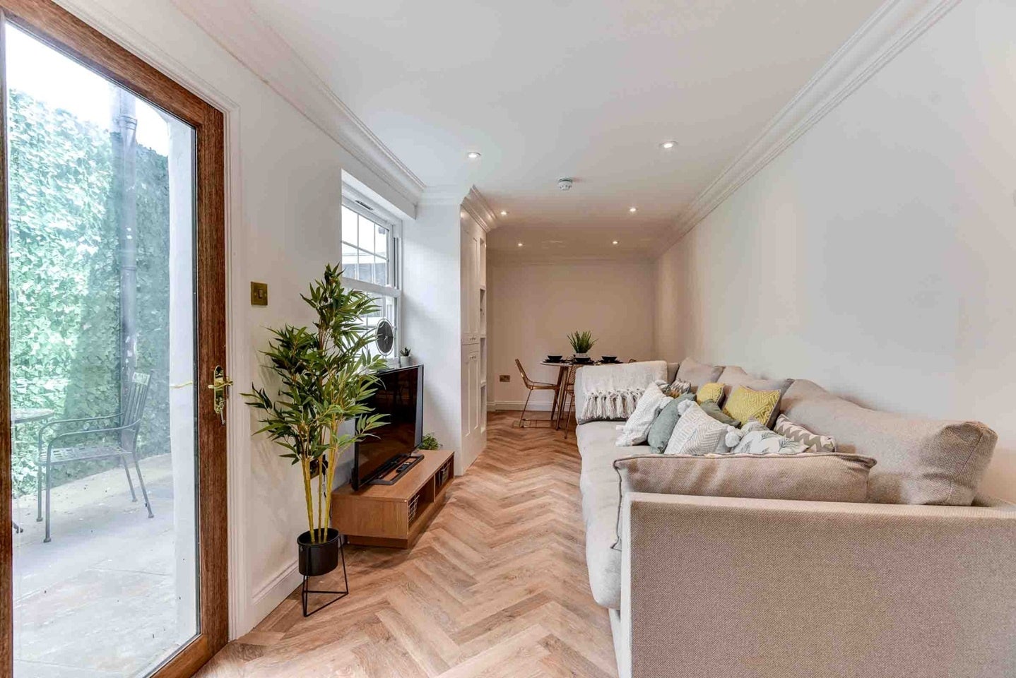 Flat Marine Square in Brighton