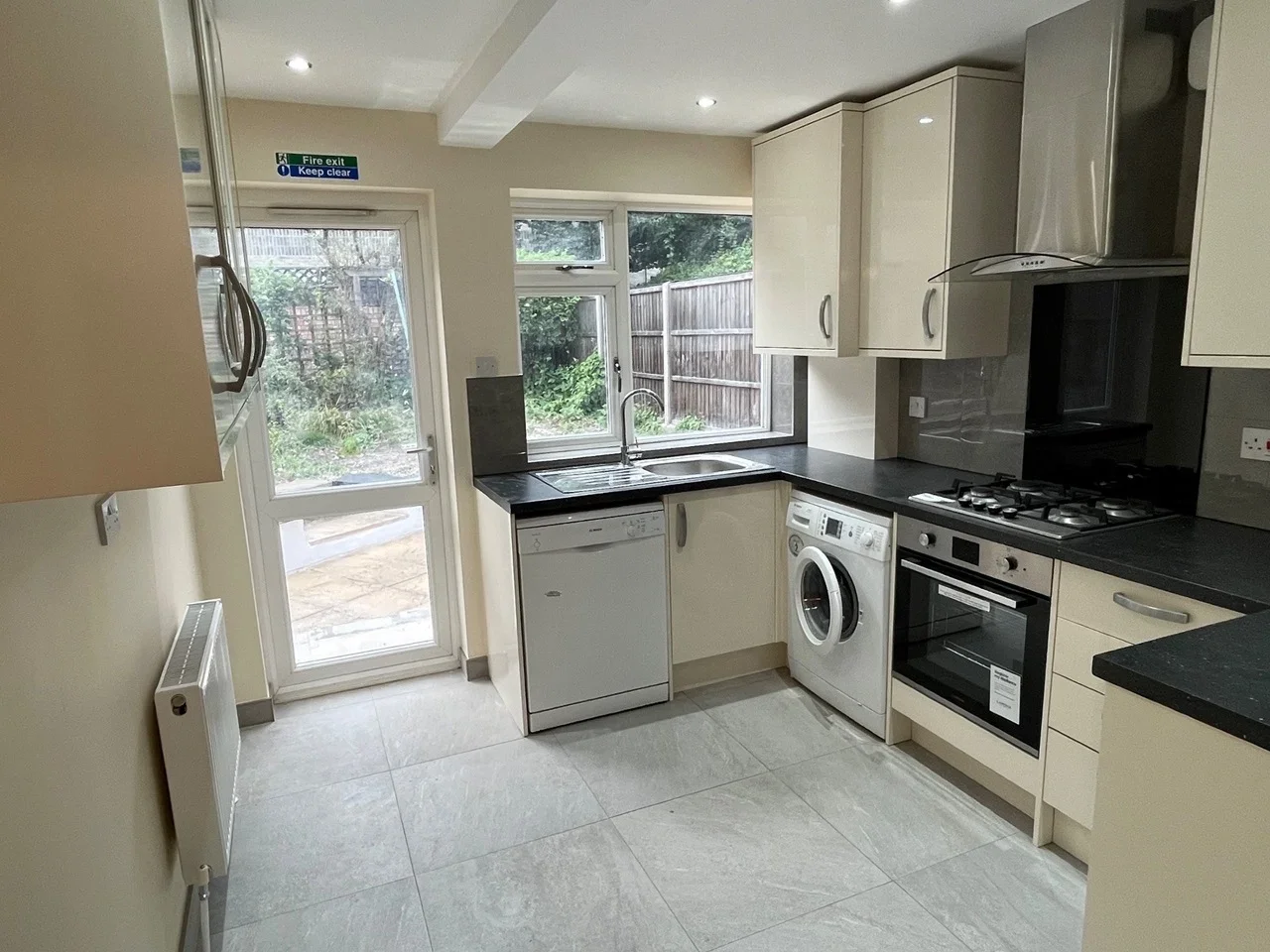 Flat Roxborough Road in Greater London