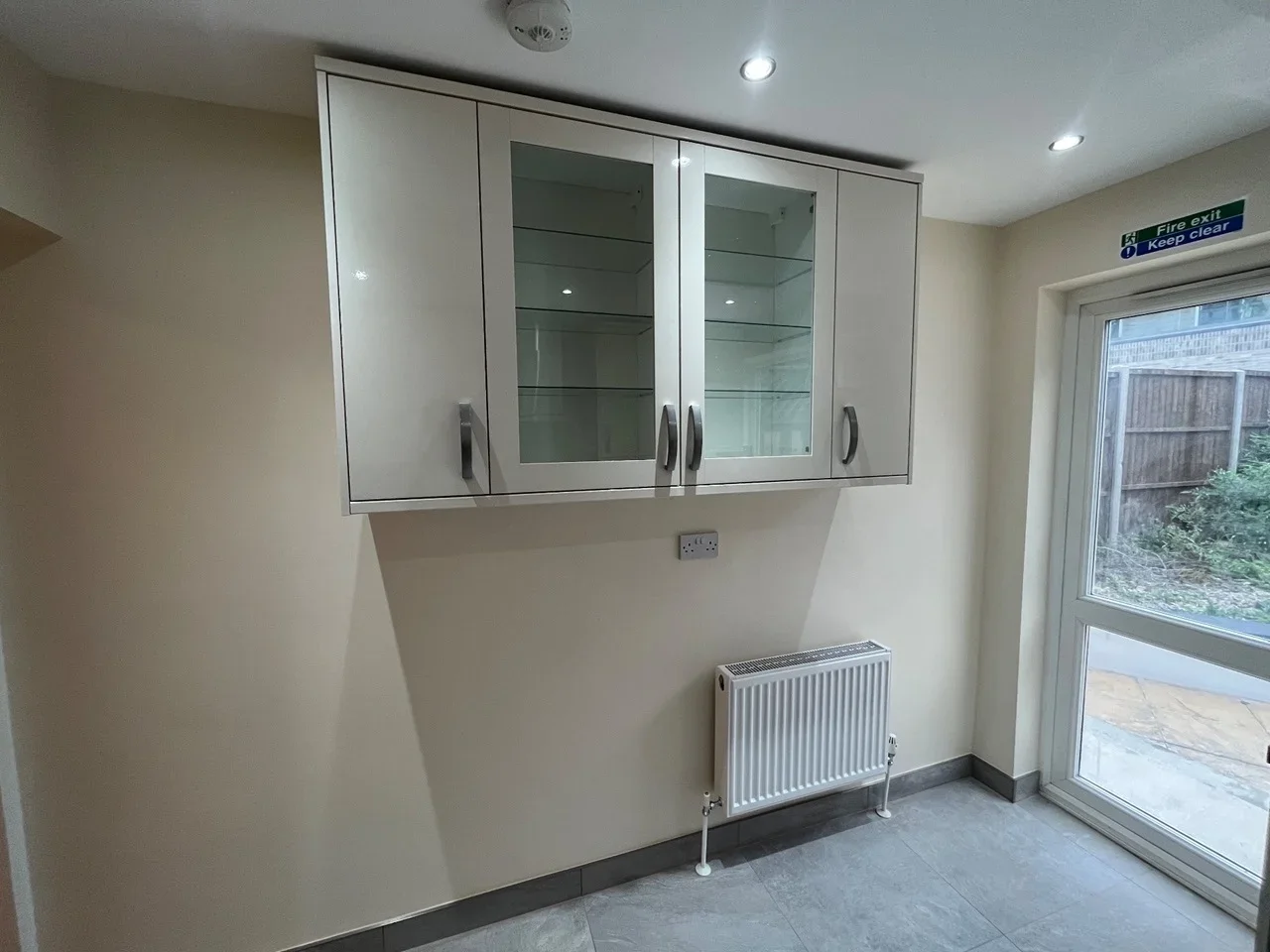 Flat Roxborough Road in Greater London