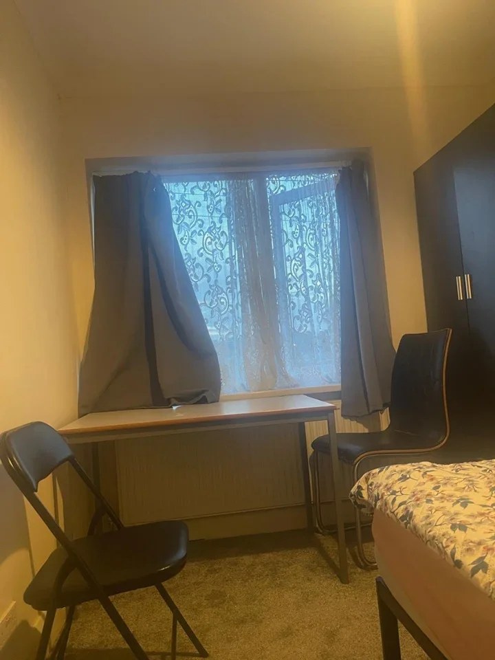 Room Pield Heath Road in Greater London