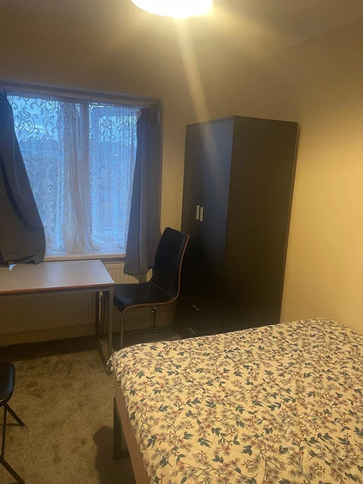 Room Pield Heath Road in Greater London