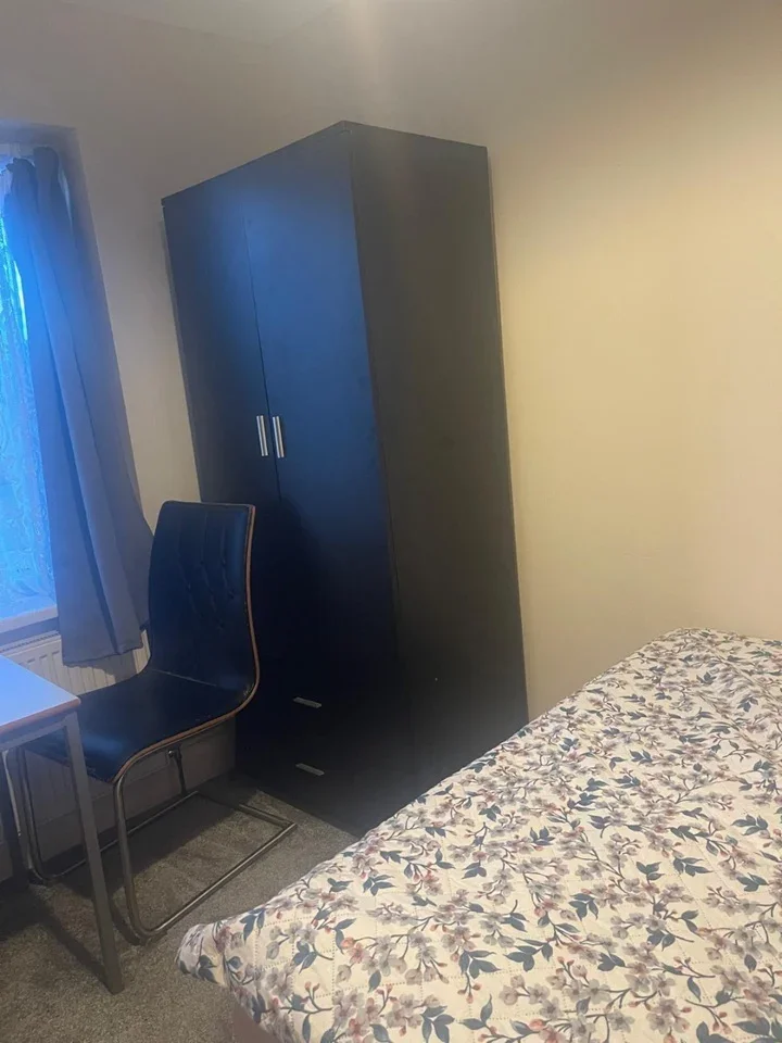 Room Pield Heath Road in Greater London