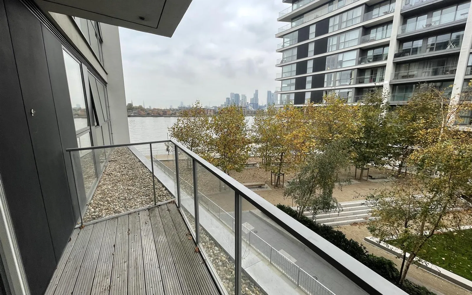 Flat River Gardens Walk in Greater London
