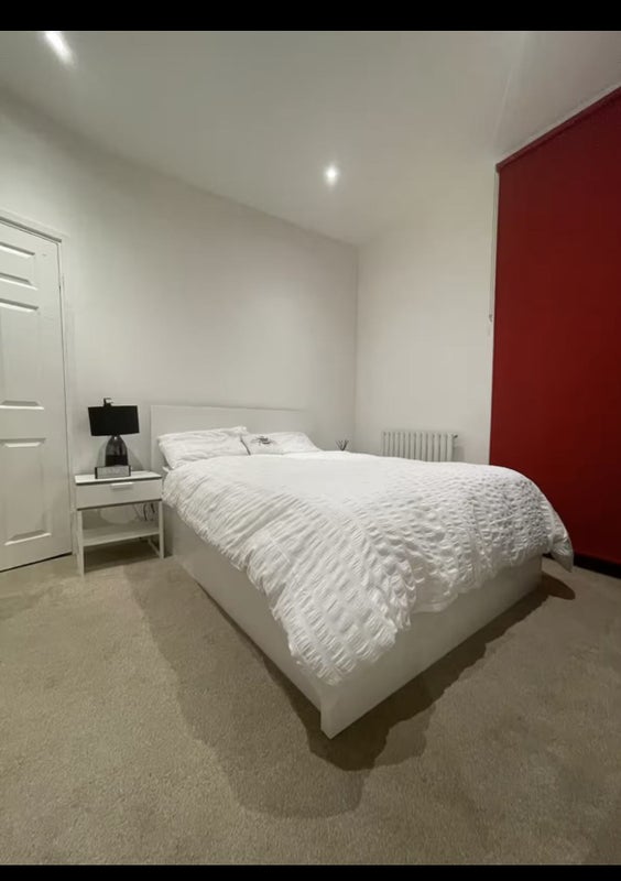 Room Naylor Road in Greater London
