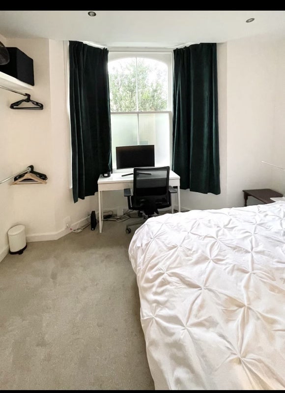 Room Naylor Road in Greater London