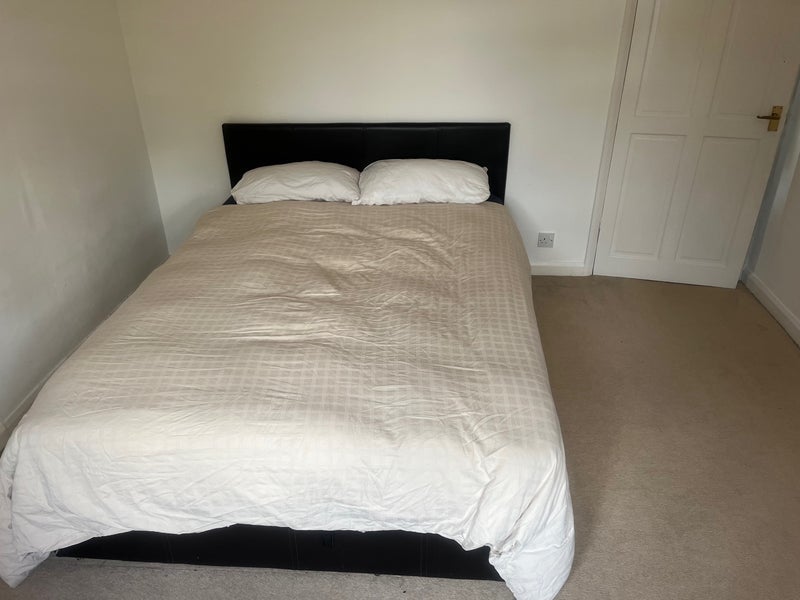 Room Withey Close West in Bristol