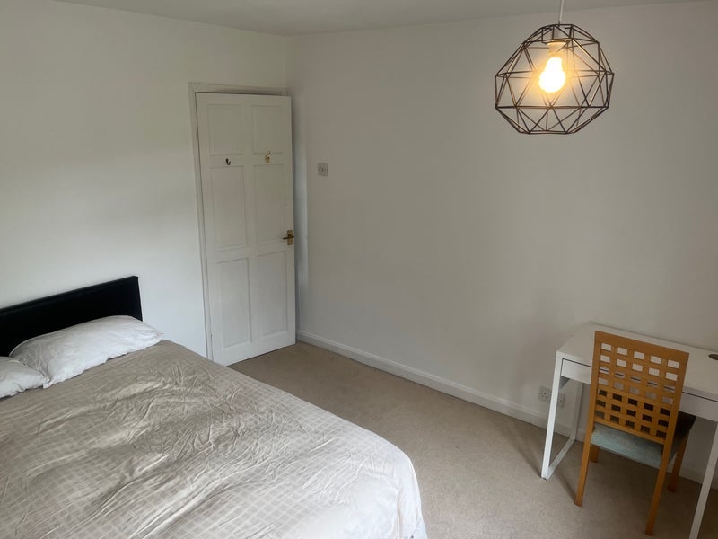 Room Withey Close West in Bristol