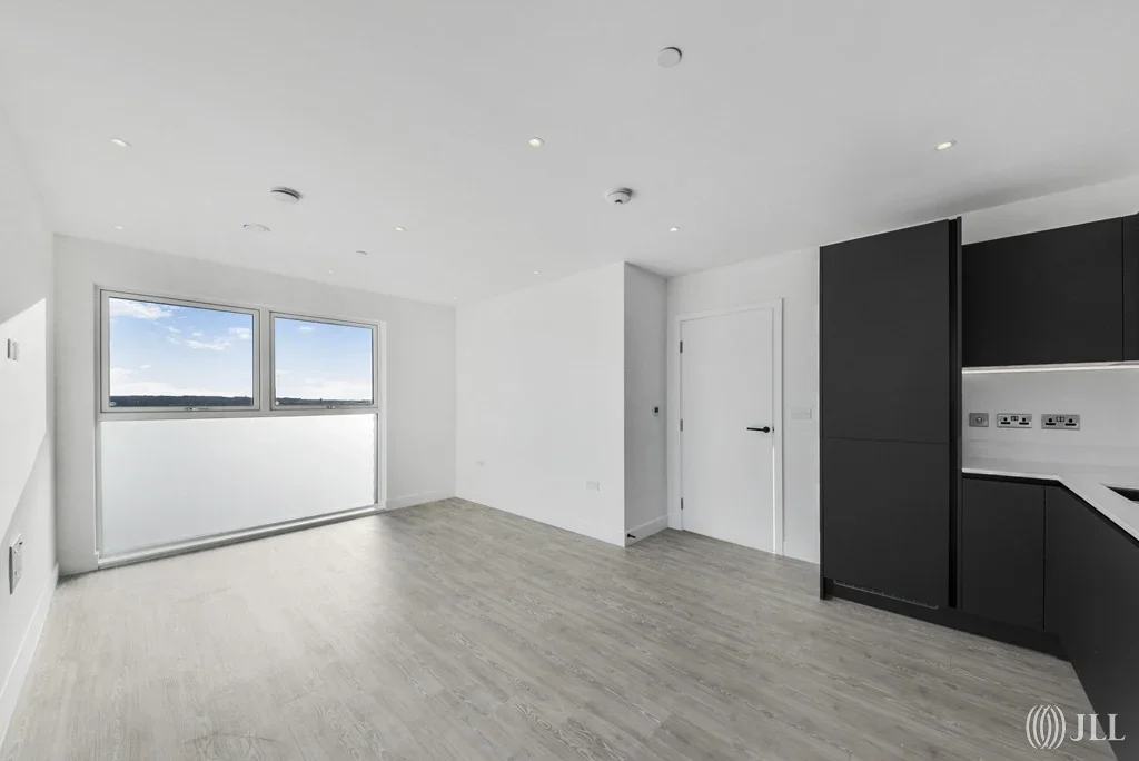 Flat Chiswick High Road in Greater London