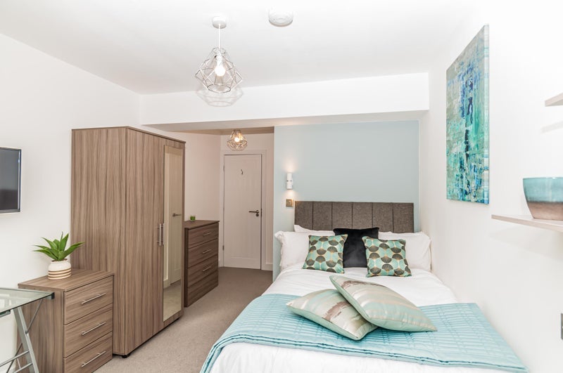 Room Spur Road in Greater London