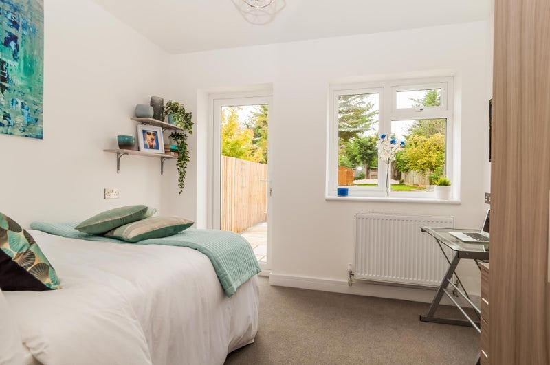 Room Spur Road in Greater London