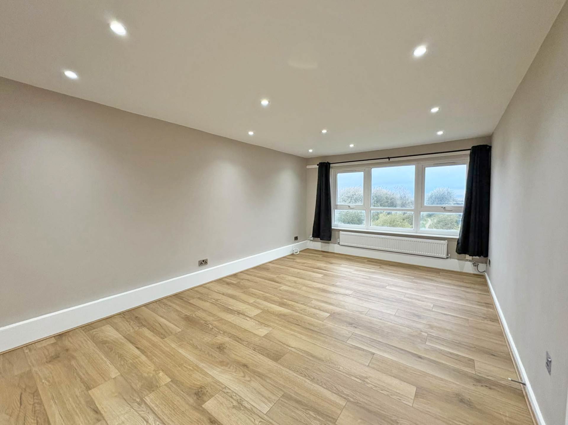 Flat Longfellow Crescent in Shaw