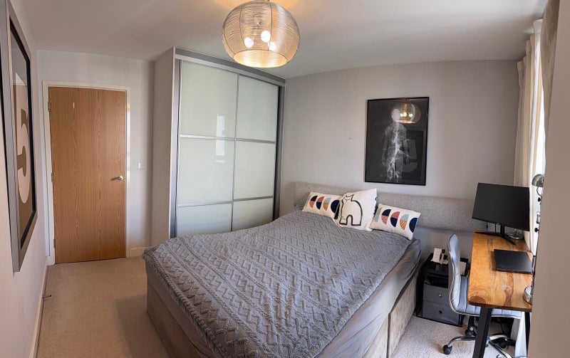 Room Cornmill Lane in Greater London