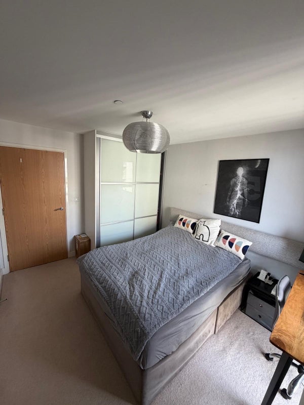 Room Cornmill Lane in Greater London