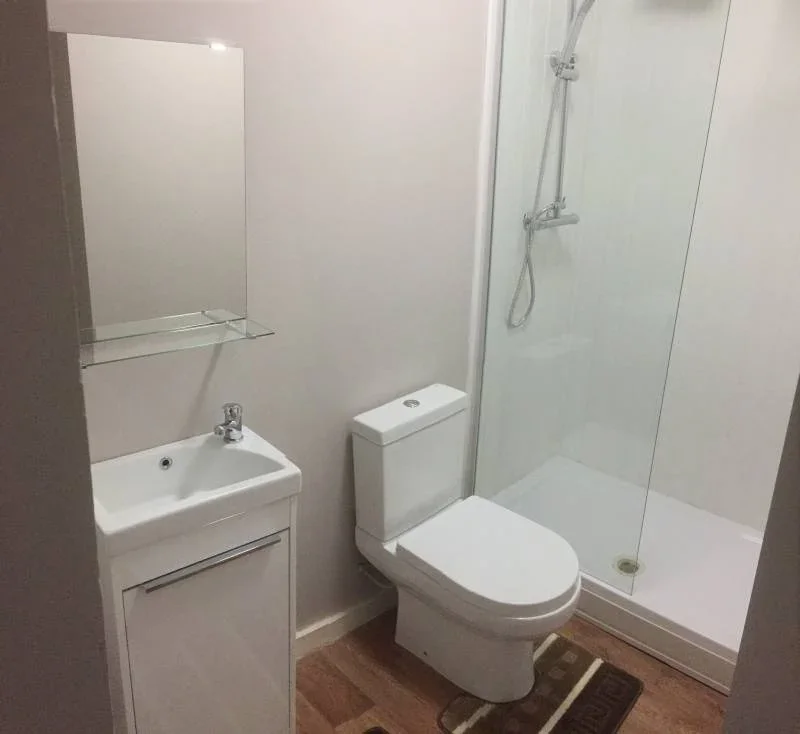 Room Allenby Road in Greater London