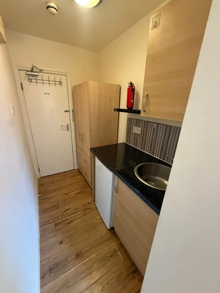 Flat Windham Avenue in Greater London