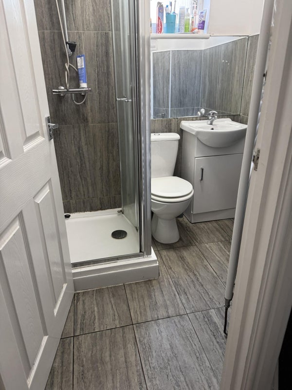 Room Widdrington Road in Coventry