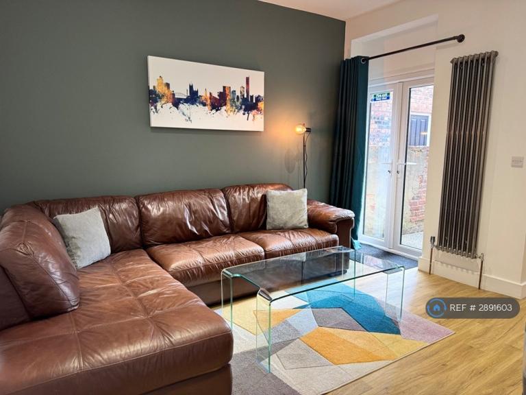 Room Filey Road in Manchester