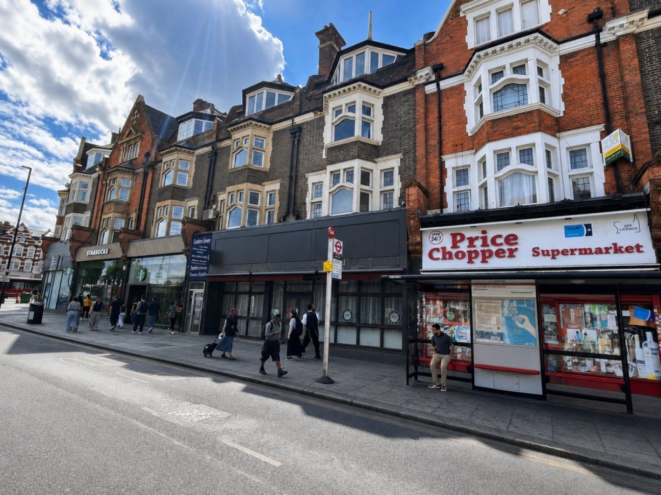 Flat Golders Green Road in Greater London