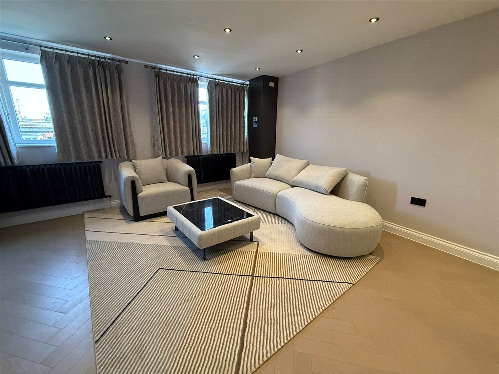 Flat Philpot Street in Greater London