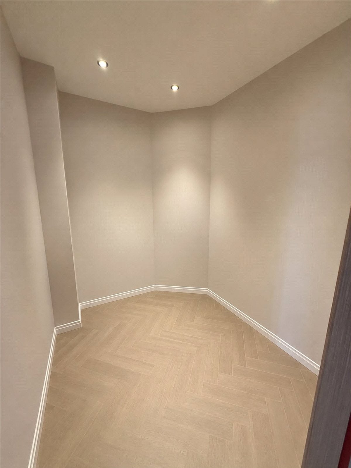 Flat Philpot Street in Greater London