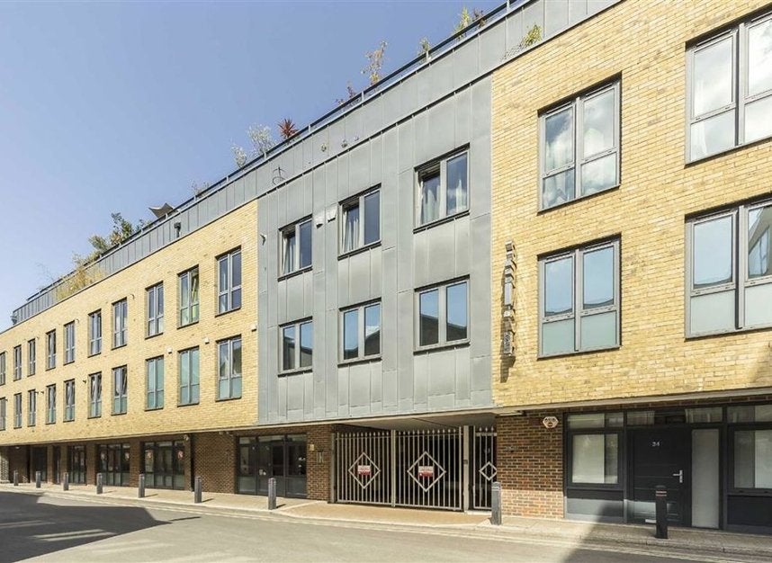 Flat Kings Bench Street in Greater London