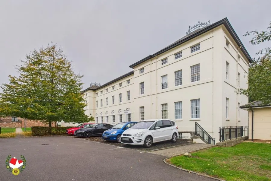 Flat The Crescent in Gloucester