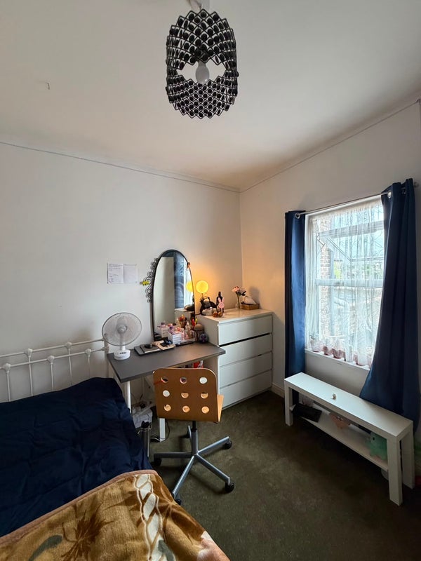 Room Curwen Avenue in Greater London