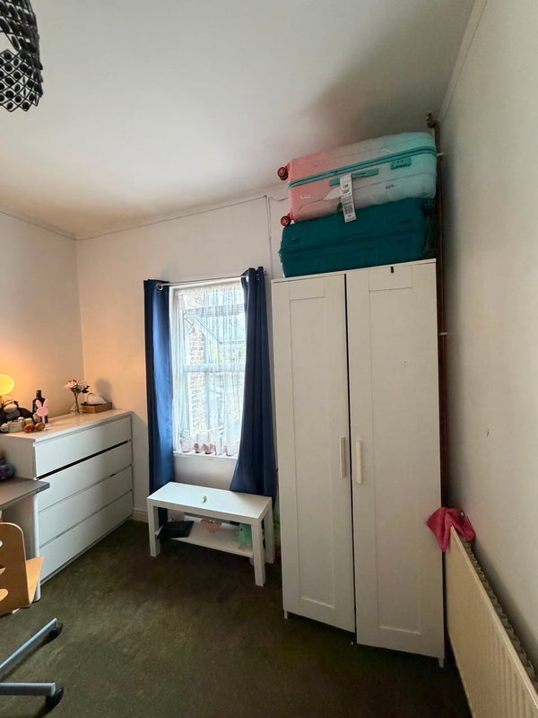 Room Curwen Avenue in Greater London