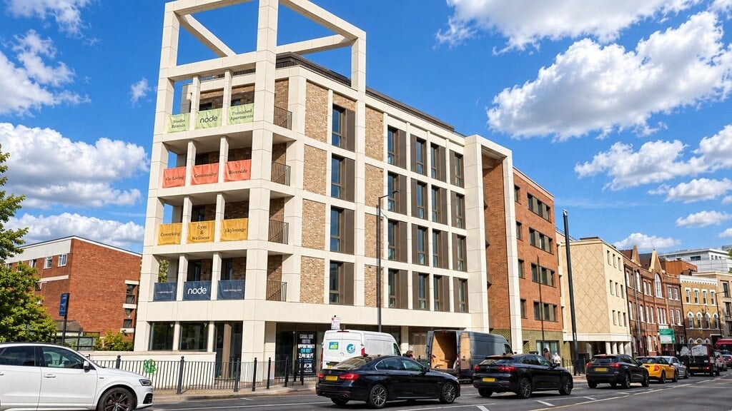 Flat Commercial Road in Greater London