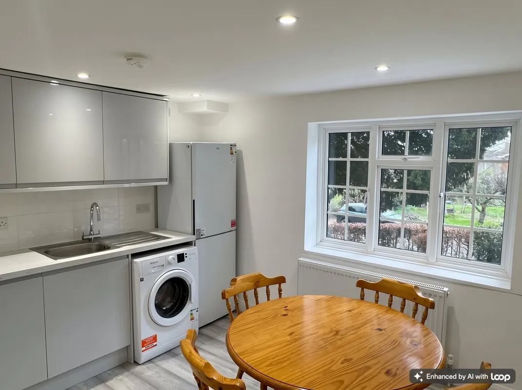 Flat Fallowfield Close in Greater London