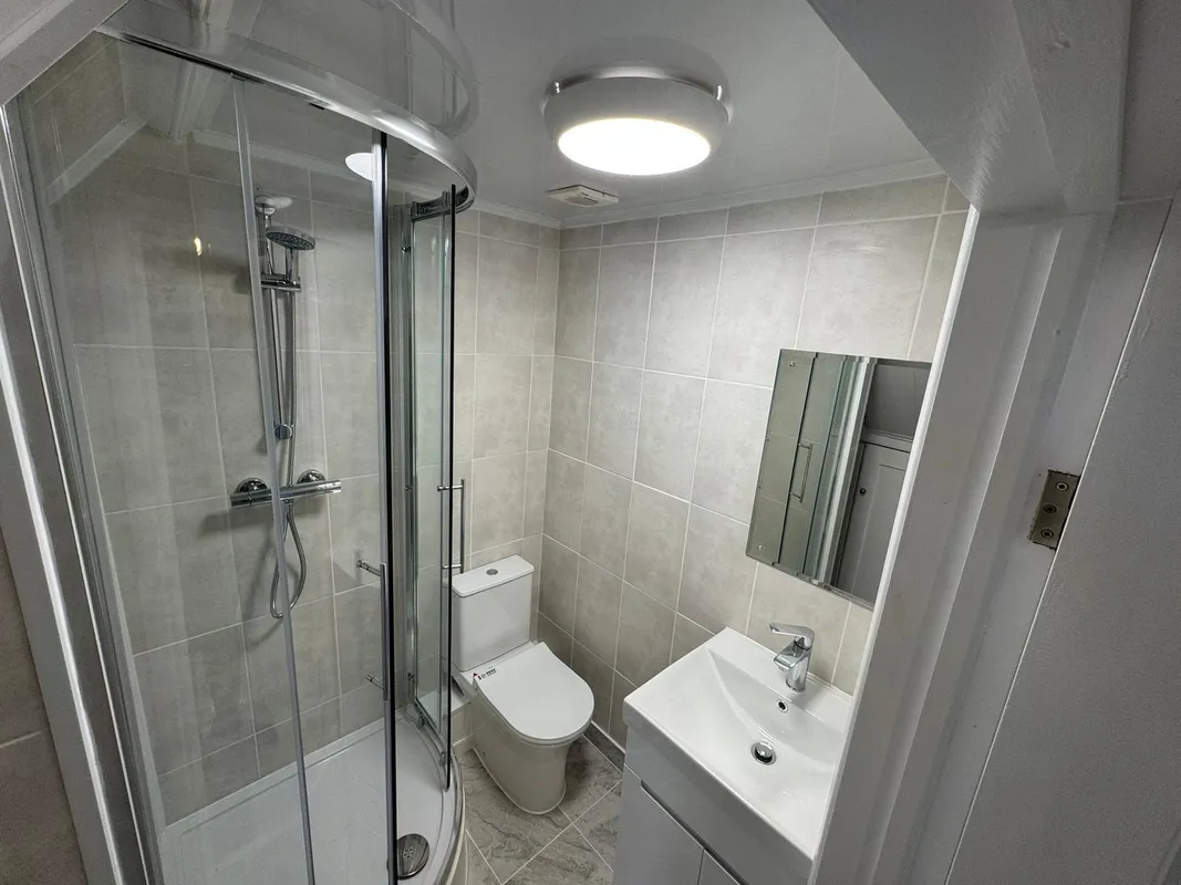 Flat Fallowfield Close in Greater London