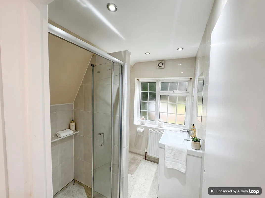 Flat Fallowfield Close in Greater London