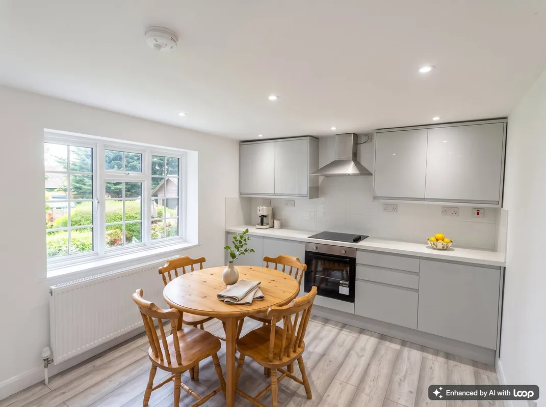 Flat Fallowfield Close in Greater London