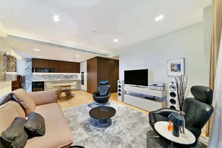 Flat Belvedere Road in Greater London