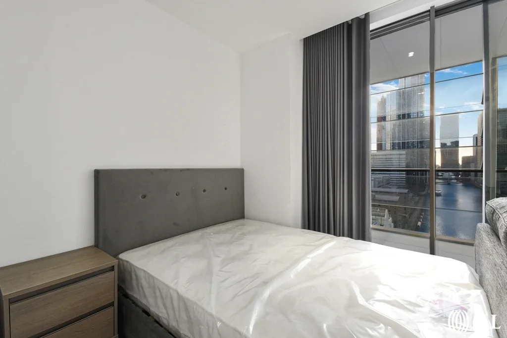 Flat Dollar Bay Place in Greater London