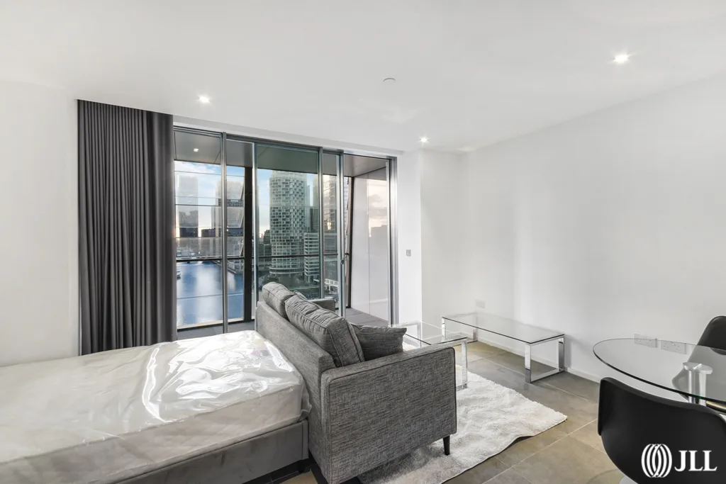 Flat Dollar Bay Place in Greater London