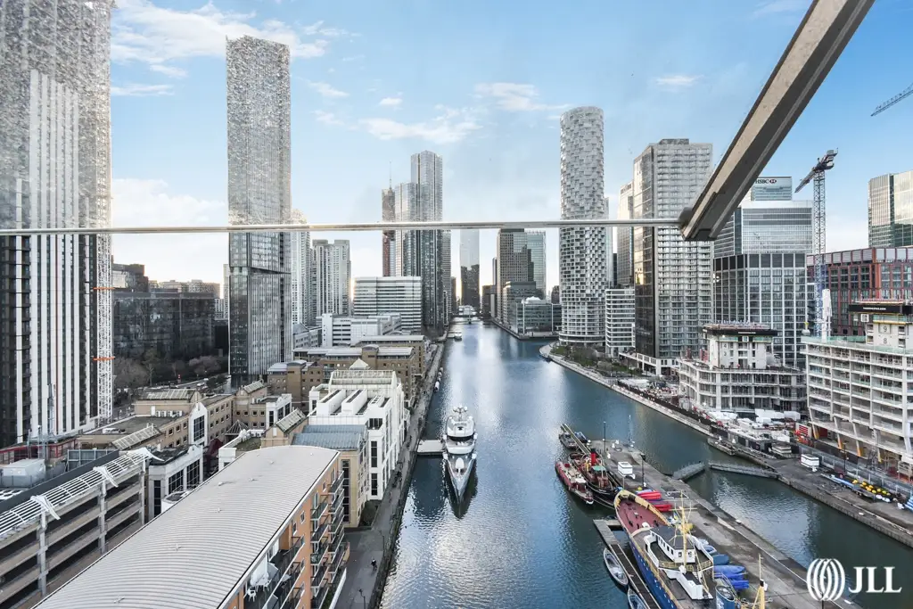 Flat Dollar Bay Place in Greater London