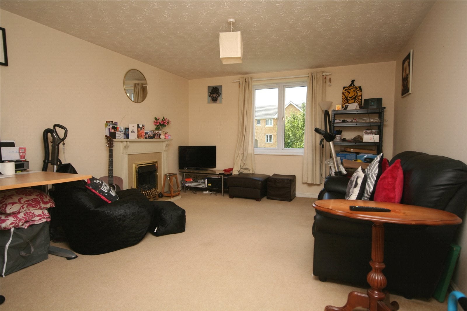 Flat Lloyd Close in Cheltenham