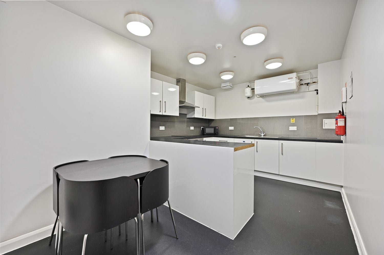 Room Westland Road in Watford