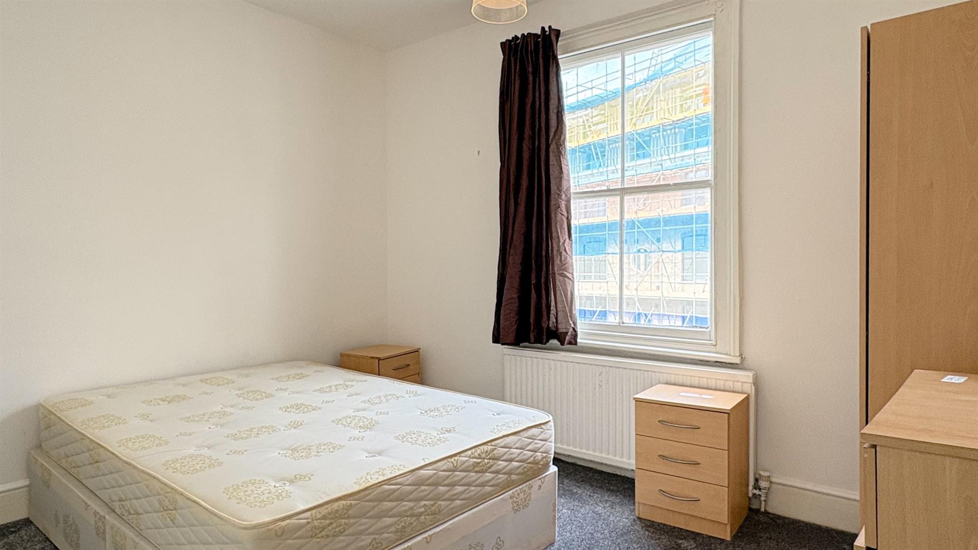 Flat Ladbroke Crescent in Greater London