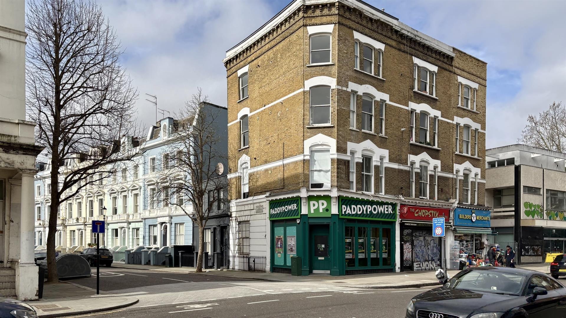 Flat Ladbroke Crescent in Greater London