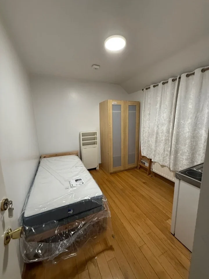 Flat Westway in Greater London