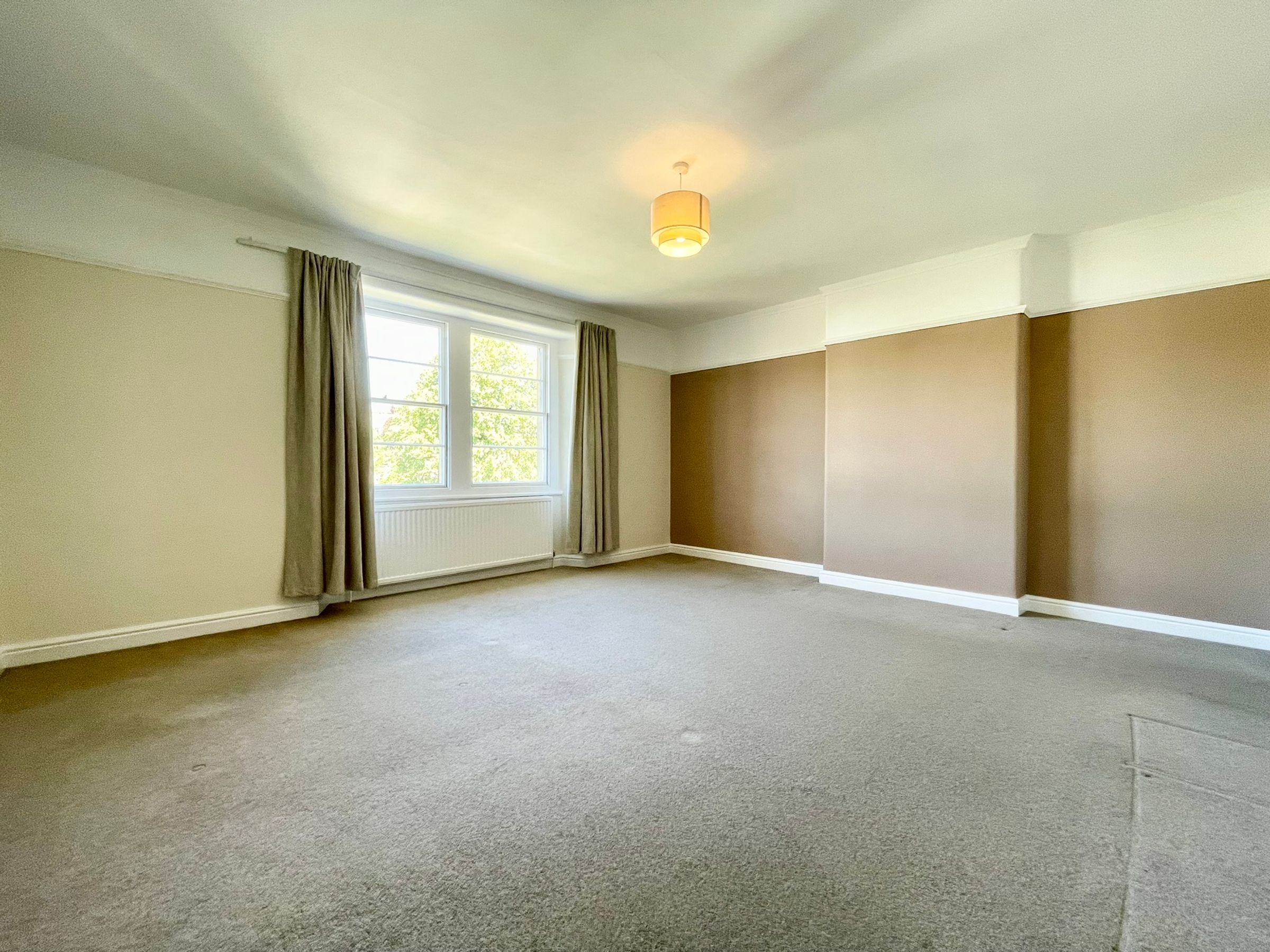 Flat Apsley Road in Bristol