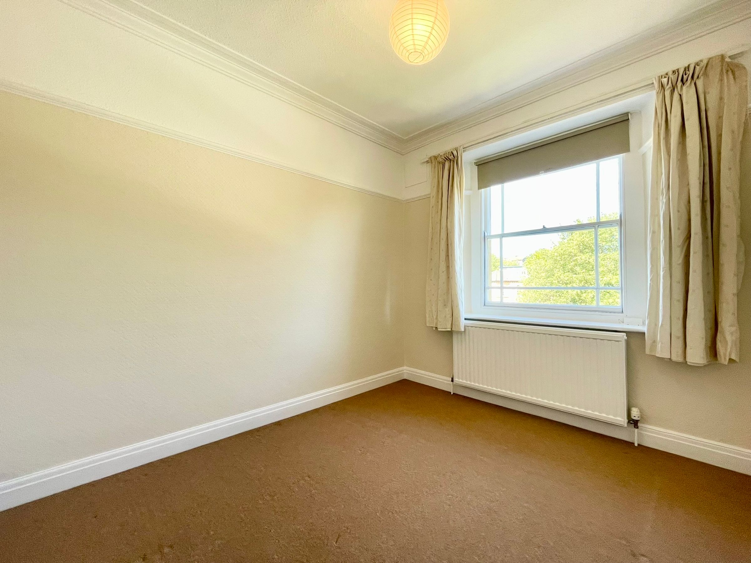 Flat Apsley Road in Bristol